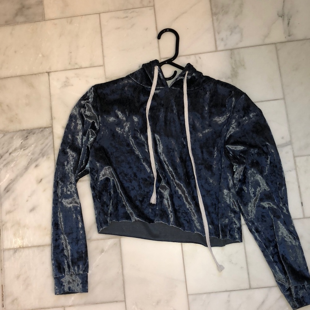 Cropped velvet sweatshirt
